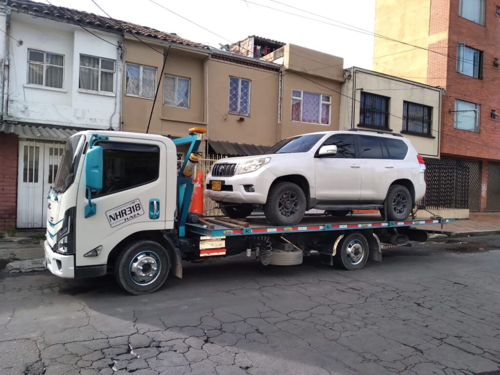 Remolque especializado para camionetas, asegurando un transporte sin daños