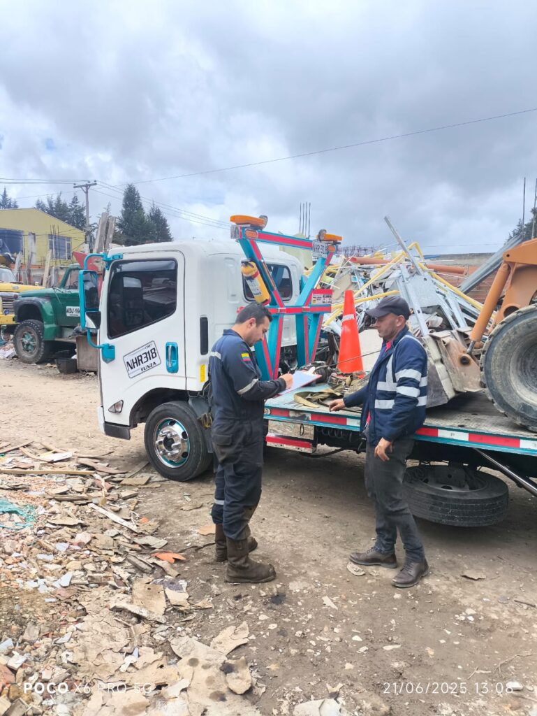El remolque de autos es nuestra especialidad. Con nuestro servicio rápido y seguro, tu vehículo estará en buenas manos, sin importar el lugar ni la hora.